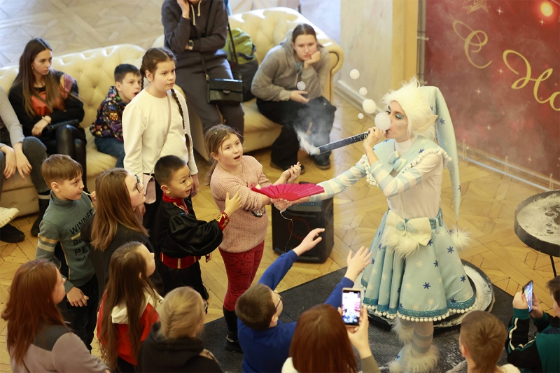Дети участников СВО из 85 регионов побывали на Елке Министра обороны РФ в Театре Российской Армии