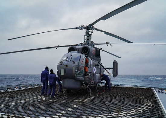 Экипаж вертолёта Ка-27 фрегата «Адмирал Горшков» выполнил полёты на воздушную разведку в сложных гидрометеоусловиях