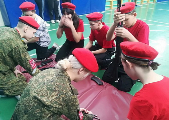 Юнармейцы Омской области провели мастер-класс для подрастающего поколения