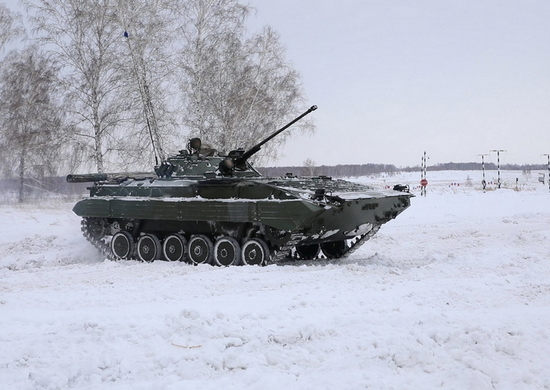 Мотострелки ЦВО в Сибири совершенствуют навыки вождения боевых машин