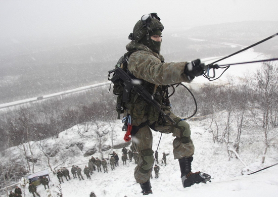 Разведчики общевойсковой армии ЮВО проходят курс специальной подготовки в горах Кабардино-Балкарии
