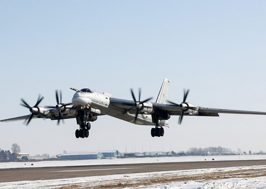 В Амурском соединении дальней авиации выполнены плановые полёты на самолётах Ту-95мс
