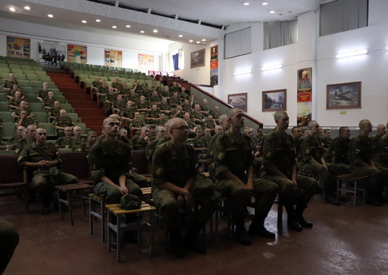 В Екатеринбурге состоялся киновечер для военнослужащих мотострелкового соединения ЦВО