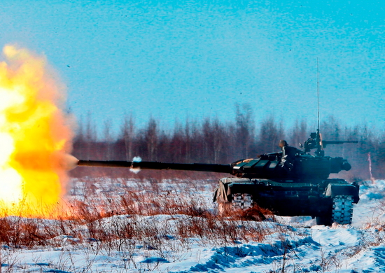 В Приморье танкисты Восточного военного округа отрабатывают навыки ведения «фланговой стрельбы»