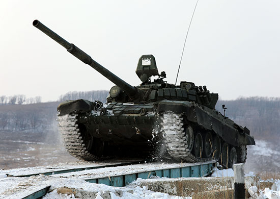 В Республике Бурятия танкисты ВВО приступили к освоению курса вождения танков Т-72