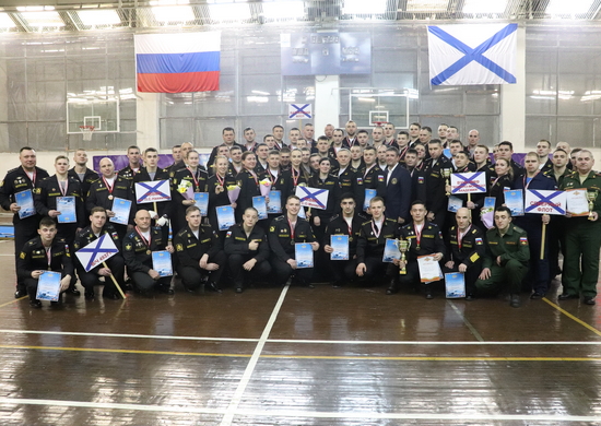 В Санкт-Петербурге завершился первый чемпионат Военно-Морского Флота по рывку гири
