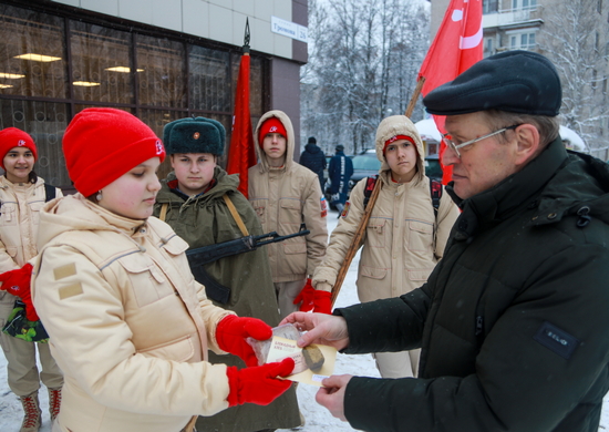 Военнослужащие Тверского соединения ВТА и юнармейцы  провели акцию «Блокадный хлеб»