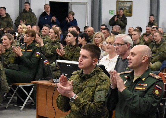 Ансамбль песни и пляски Черноморского флота выступил для военнослужащих 201-й военной базы в Таджикистане