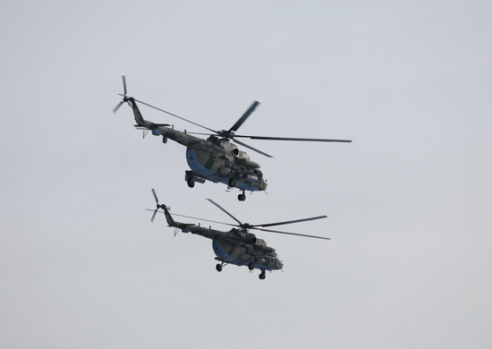 Экипажи вертолетов Ми-8 российской военной базы сорвали наступление условного противника на учении в Киргизии