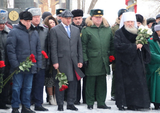 Командующий Оренбургским ракетным объединением принял участие в возложении цветов в честь 23 февраля