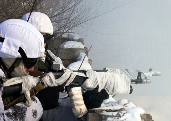Комплексные тренировки с подразделениями антитеррора состоялись в общевойсковой армии ВВО в Приморье