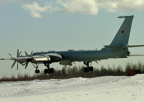 На Тихоокеанском флоте впервые проведена ночная дозаправка дальних противолодочных самолётов Ту-142МЗ