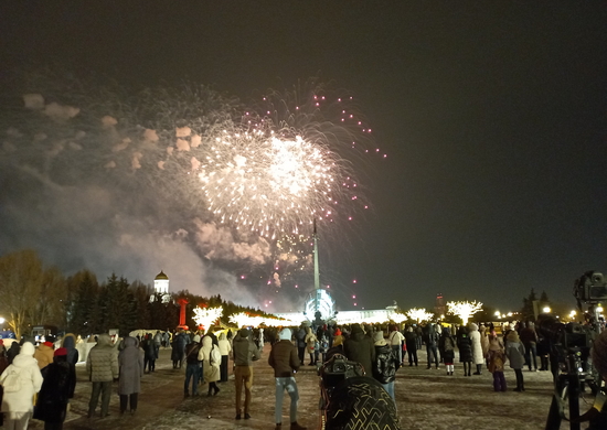 Праздничный артиллерийский салют в честь Дня защитника Отечества состоялся в Москве