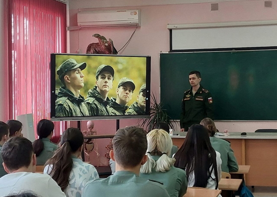Представители филиала Военной академии РВСН провели профориентационные занятия со школьниками