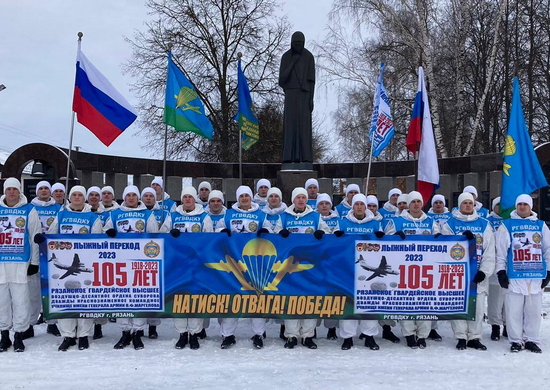 Рязанских десантников, совершающих лыжный переход, встретили жители Шилово