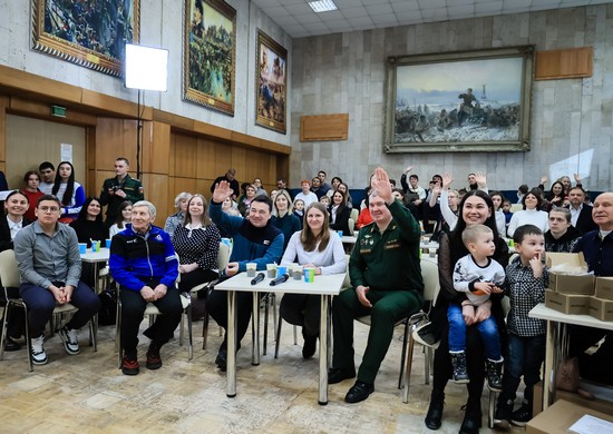 Родственники поздравили военнослужащих - участников СВО в ходе телемоста с Подмосковьем