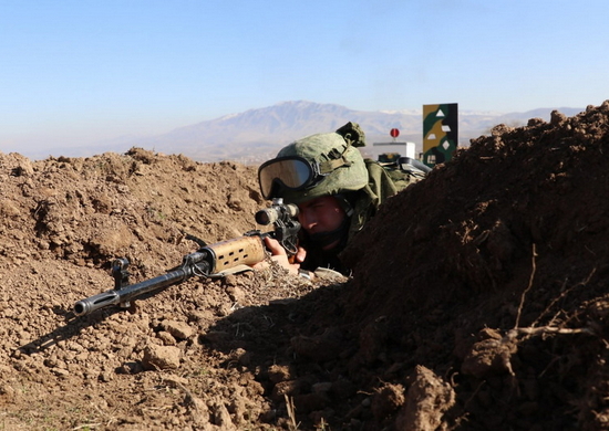 Российские снайперы в Таджикистане уничтожили условного противника в горной местности