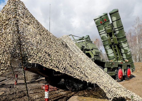 С расчетами ЗРС С-400 соединения ПВО Балтийского флота проведена тренировка по отражению авианалета условного противника