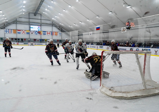 Сборная Северного флота одержала очередную победу в чемпионате Мурманской области по хоккею с шайбой