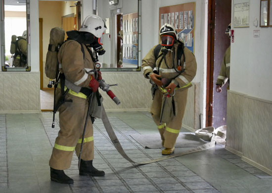 Тренировка по тушению условного пожара проведена с сотрудниками ЖКС №10 Минобороны России по ВВО в Республике Бурятия