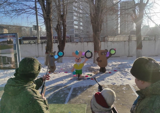 В Екатеринбурге железнодорожники ЦВО организовали для детей праздник «Февральские мотивы»