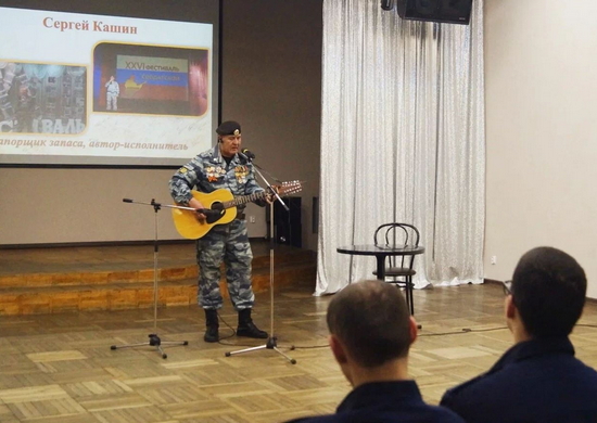 В Мурманской области военнослужащие авиационного полка дальней авиации приняли участие в фестивале солдатской песни