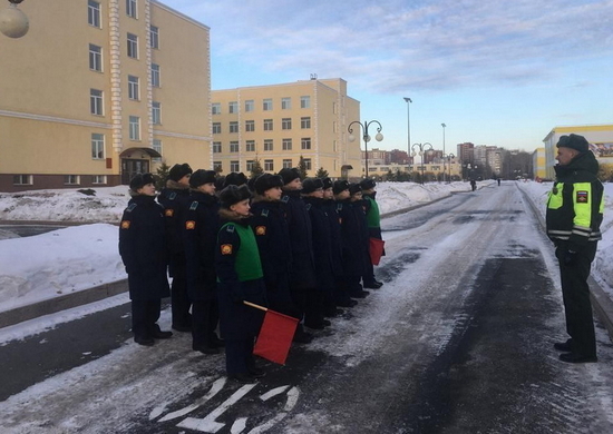 В Тюменской области военные автоинспекторы ЦВО провели профилактическую акцию