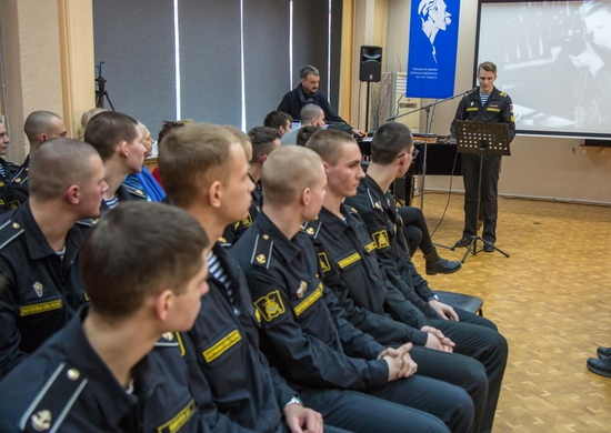 Военные моряки, курсанты и нахимовцы приняли участие в мероприятиях, посвящённых 80-летию Сталинградской битвы