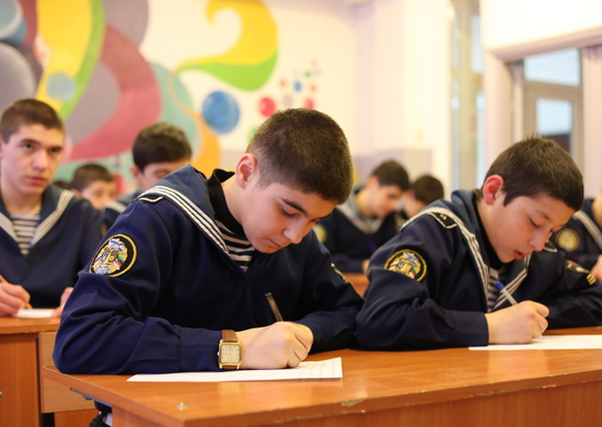 Воспитанники Кадетской морской школы-интерната имени М. Гаджиева приняли участие в акции «Письмо солдату»