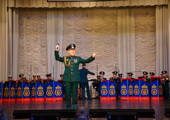 Ансамбль песни и пляски РВСН «Красная звезда» начал концертный тур по Новосибирску