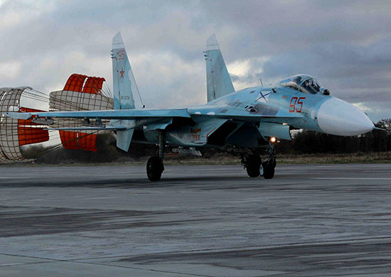 Экипажи Су-27 соединения морской авиации БФ провели встречный воздушный бой с условным противником