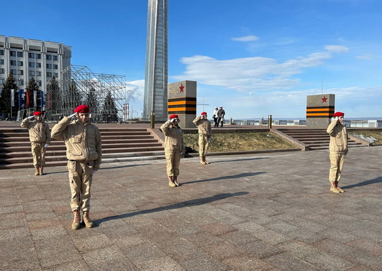 Юнармейцы заступили в почетный караул на площади Славы в Самаре