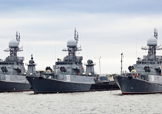 Командующий Балтийским флотом проверяет боеготовность Ленинградской военно-морской базы