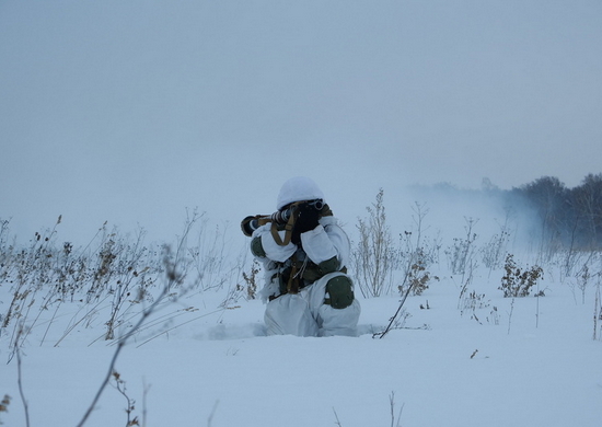Мотострелки ЦВО учились уничтожать противника в ходе тренировки в Сибири