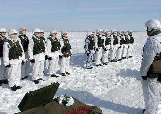 Практическую тренировку к противопаводковому периоду провели инженерные подразделения ВВО в Хабаровском крае