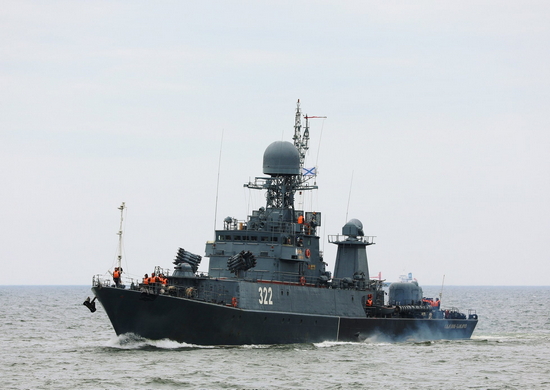 Противолодочные корабли Балтийского флота отработали задачи по нанесению артиллерийского удара по морским целям