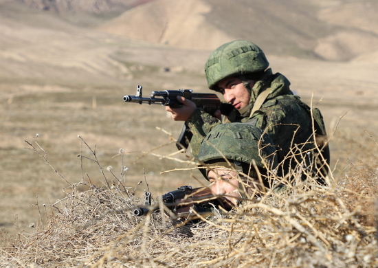 Российские мотострелки в Таджикистане провели учение по противодействию терроризму