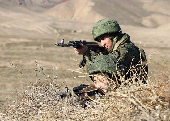 Российские разведчики учились уничтожать противника в горах Таджикистана