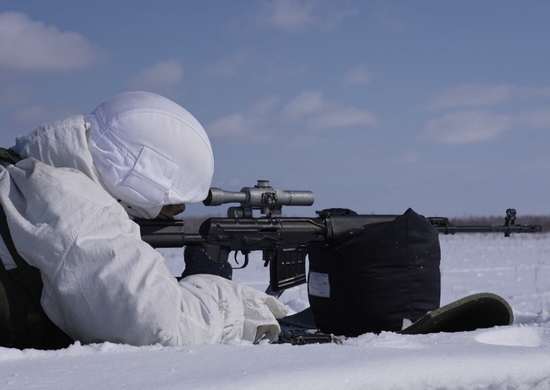 Снайперы ВВО в Хабаровском крае провели боевые стрельбы из винтовок ВСС «Винторез», СВД и СВ-98