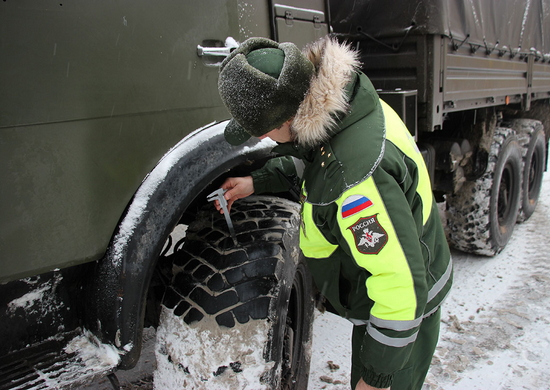 Сотрудники военной автоинспекции ВВО усилили контроль за движением военного транспорта в Забайкальском крае в связи с неблагоприятными погодными условиями