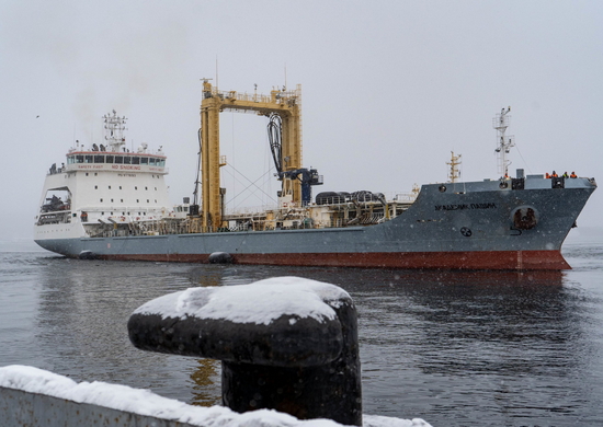 Средний морской танкер Северного флота «Академик Пашин» прибыл из дальнего похода в порт приписки Мурманск
