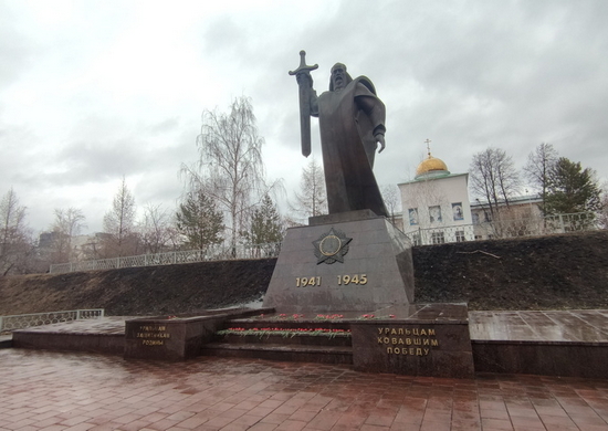 Свердловские юнармейцы присоединились к патриотической акции «Верни герою имя»
