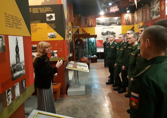 Танкисты ЦВО посетили музей трудовой и боевой славы  в Челябинской области