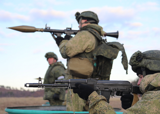 В Амурской области гранатометчики Восточного военного округа на полигоне выполнили боевые стрельбы