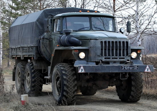 В Хабаровском крае с военнослужащими ВВО состоялось занятие по вождению автомобильной техники