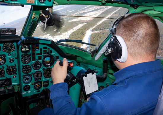 В Ленинградской области экипажи транспортной авиации ЗВО провели учебно-тренировочные полеты