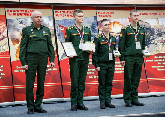 В Москве наградили призеров всеармейского этапа Международной олимпиады курсантов по иностранному языку