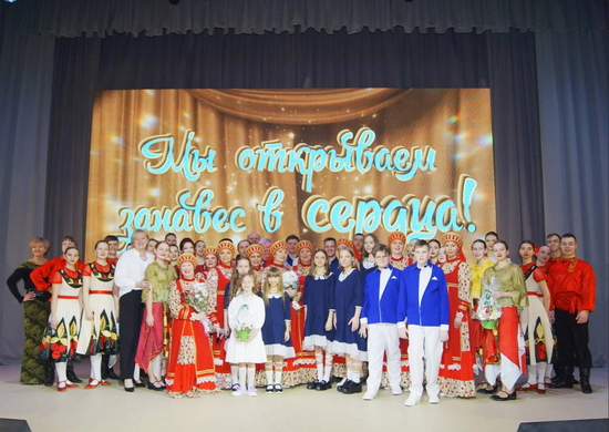 В Мурманской области по случаю Дня воссоединения Крыма с Россией прошел патриотический концерт «Мы вместе!»
