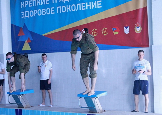 В Самарской области прошел чемпионат 2-й общевойсковой армии по военно-прикладному спорту в дисциплине «плавание с автоматом»