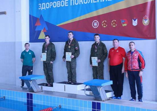 В Самарской области прошел чемпионат 2-й общевойсковой армии по военно-прикладному спорту в дисциплине «плавание с автоматом»